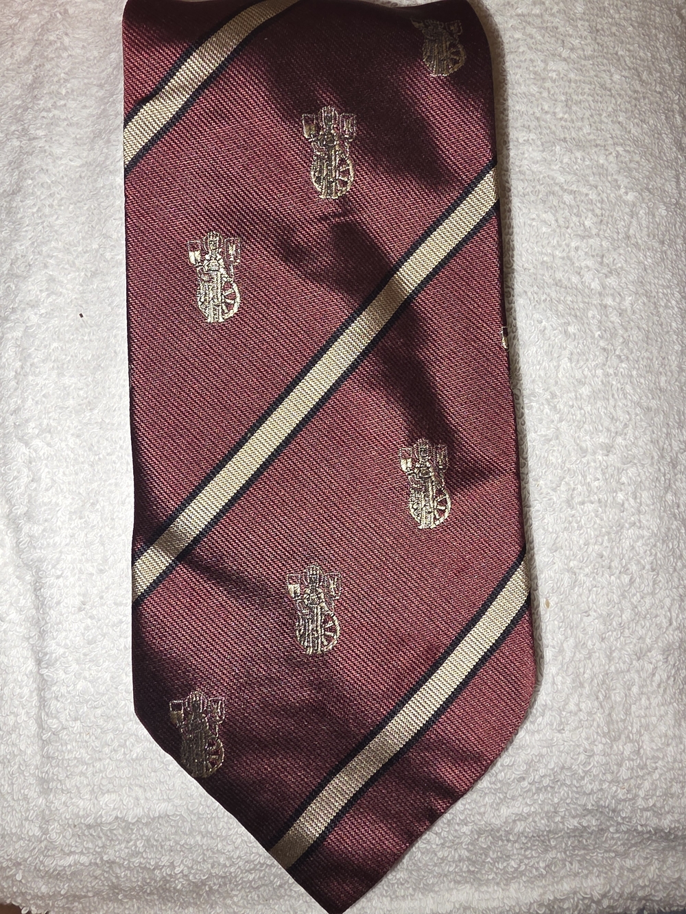 Vintage Men's Burgundy Striped Crest Tie